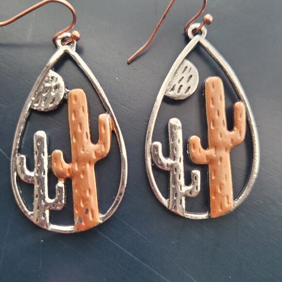 Unbranded Jewelry - Cactus Teardrop Dangle Earrings‎ Lightweight Western Boho Alloy Silver Plated